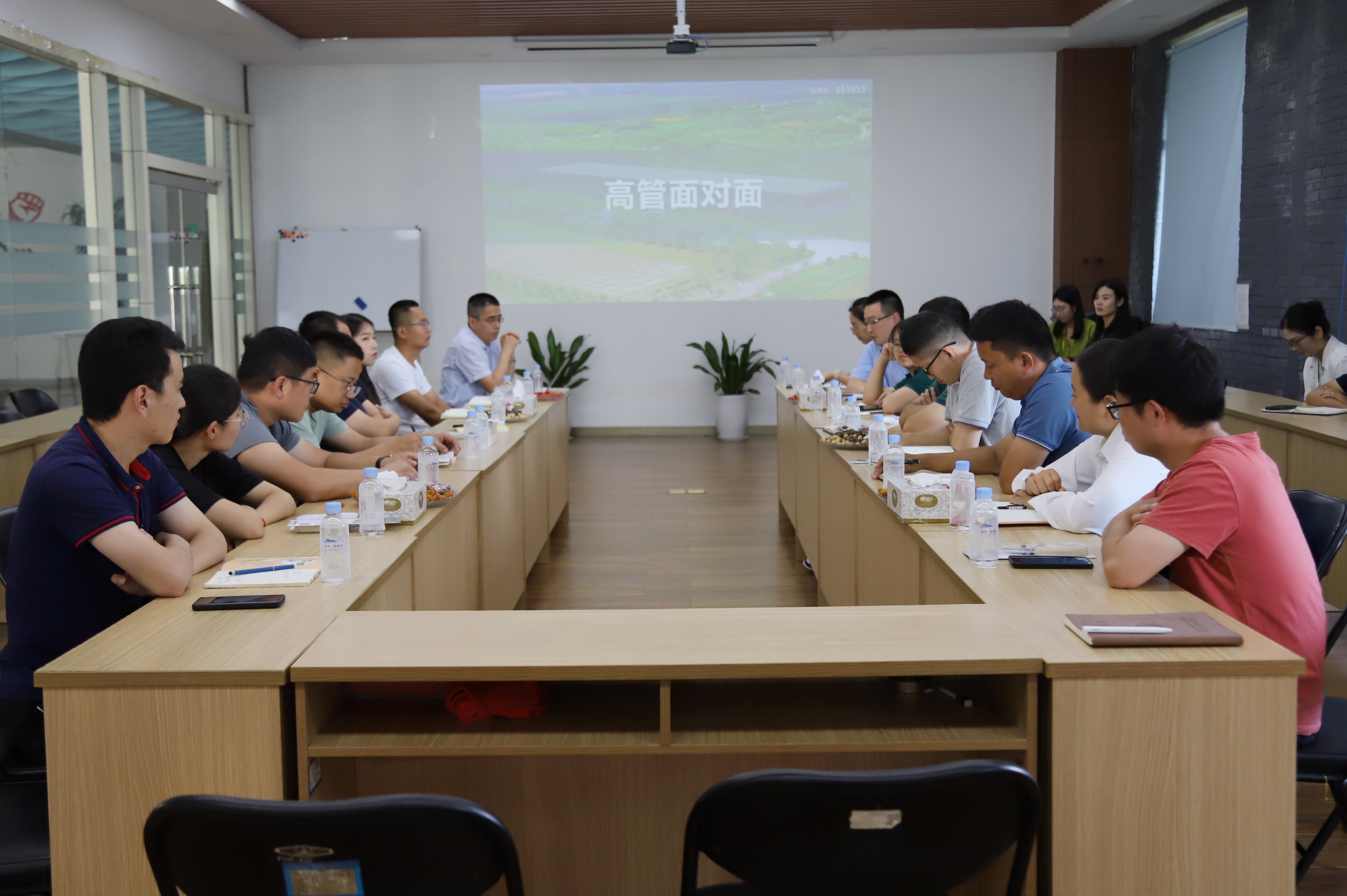 2023屆入司大(dà)學生(shēng)高(gāo)管面對(duì)面暨拜師(shī)儀式圓滿舉行(xíng)